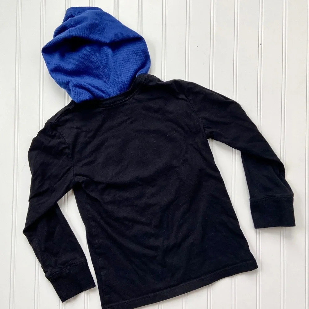 •The Children’s Place• Hooded graphic tee